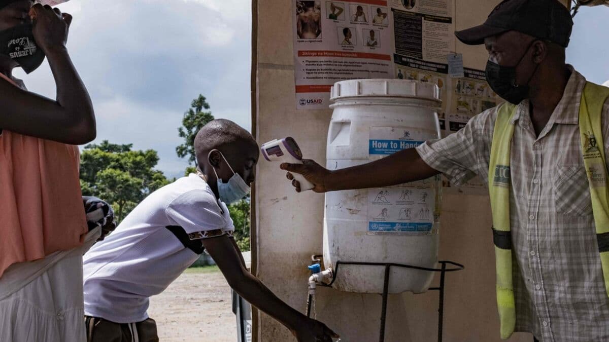 WHO to hold Ebola crisis meeting as death toll rises