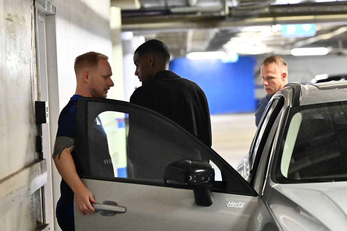 Alexander Isak Returns to Sweden After Record Liverpool Deal