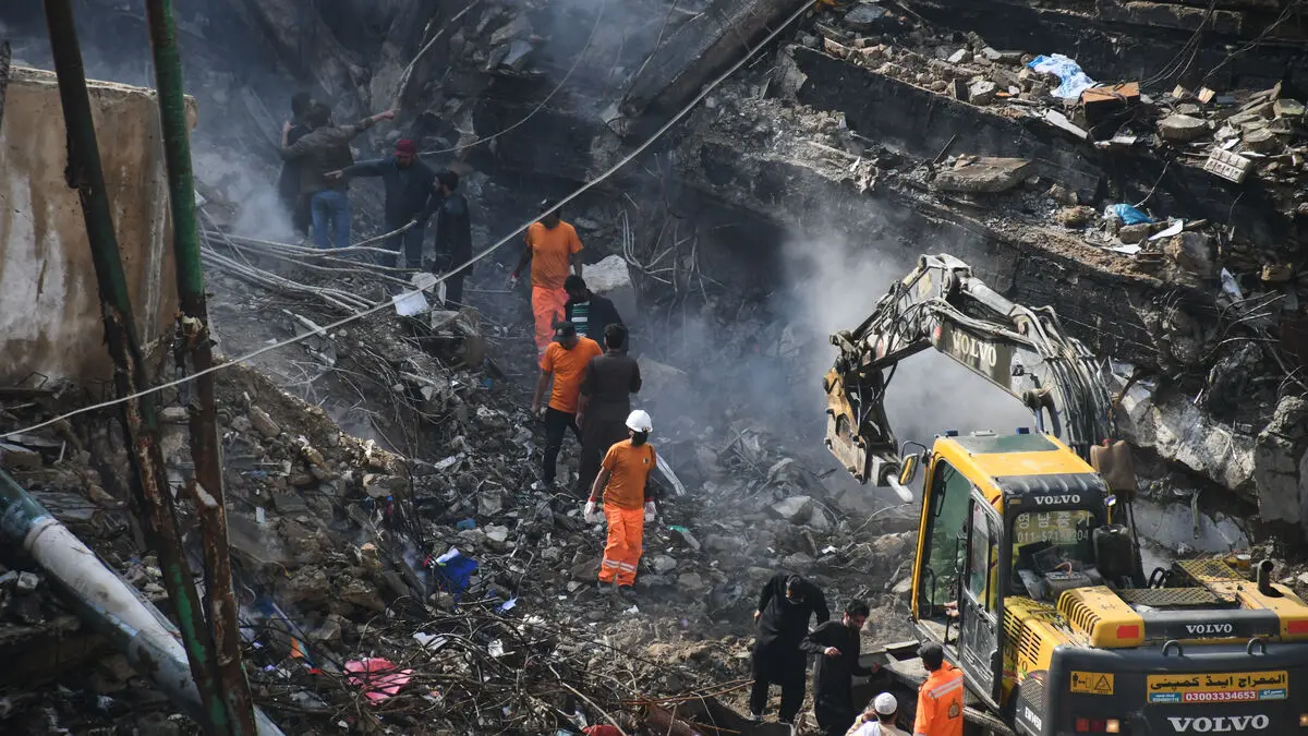 At least 67 dead in Karachi shopping mall fire