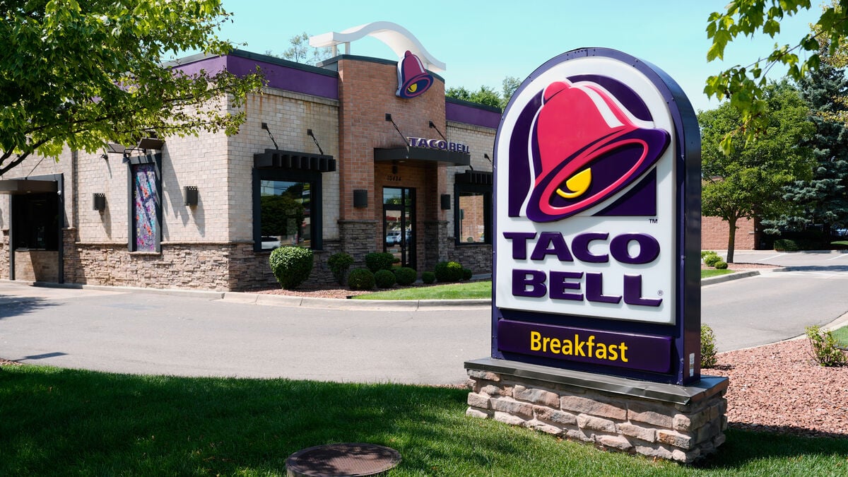 Taco Bell cyclospora outbreak sickens hundreds as Trump cuts face scrutiny