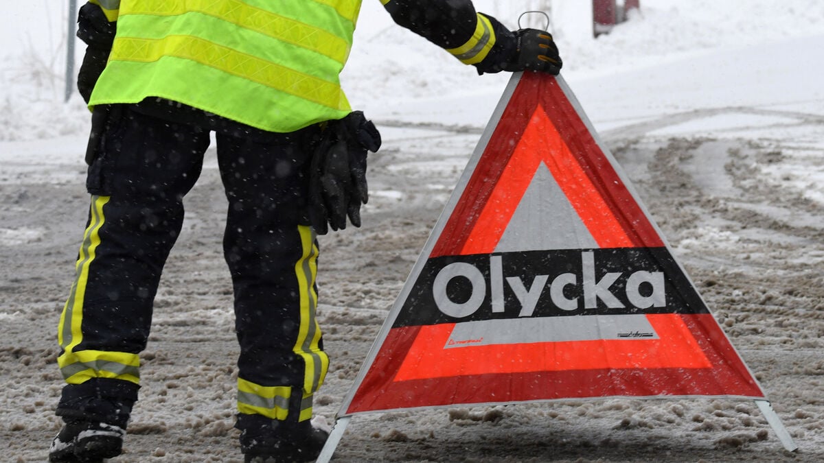 Two trucks in head-on collision on Highway 62 in Torsby, drivers taken to hospital