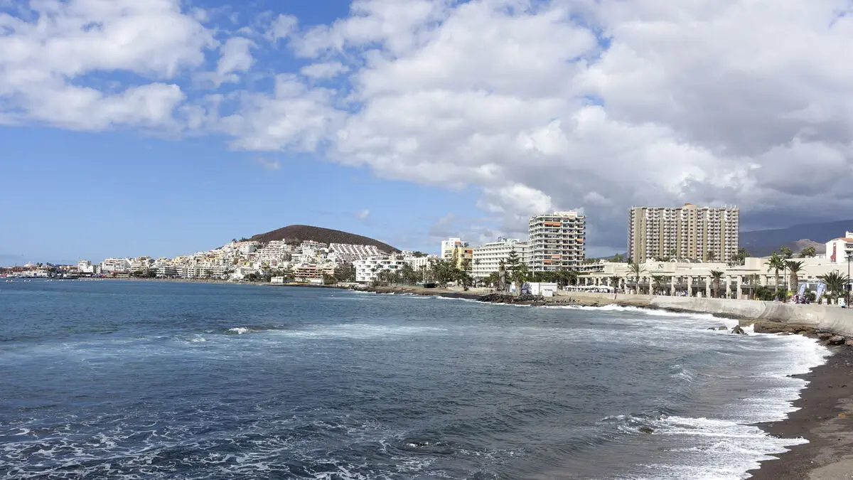 Giant waves in Tenerife – at least three dead