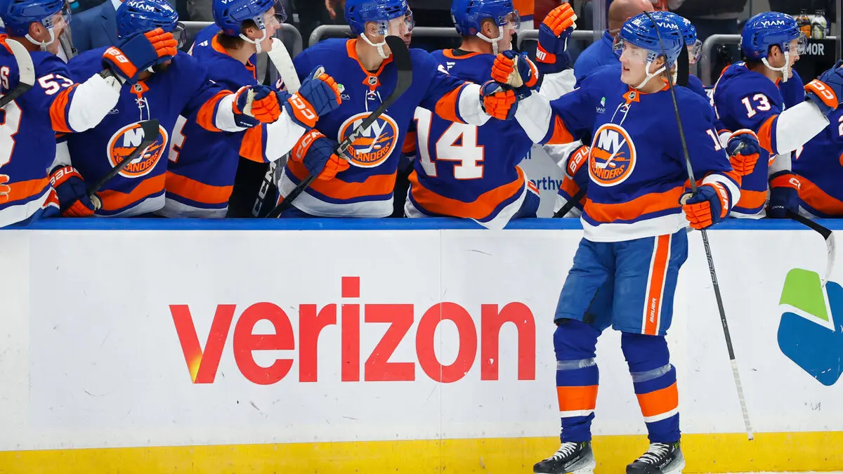Holmström scores decisive goal for New York Islanders in 4-3 win at Minnesota