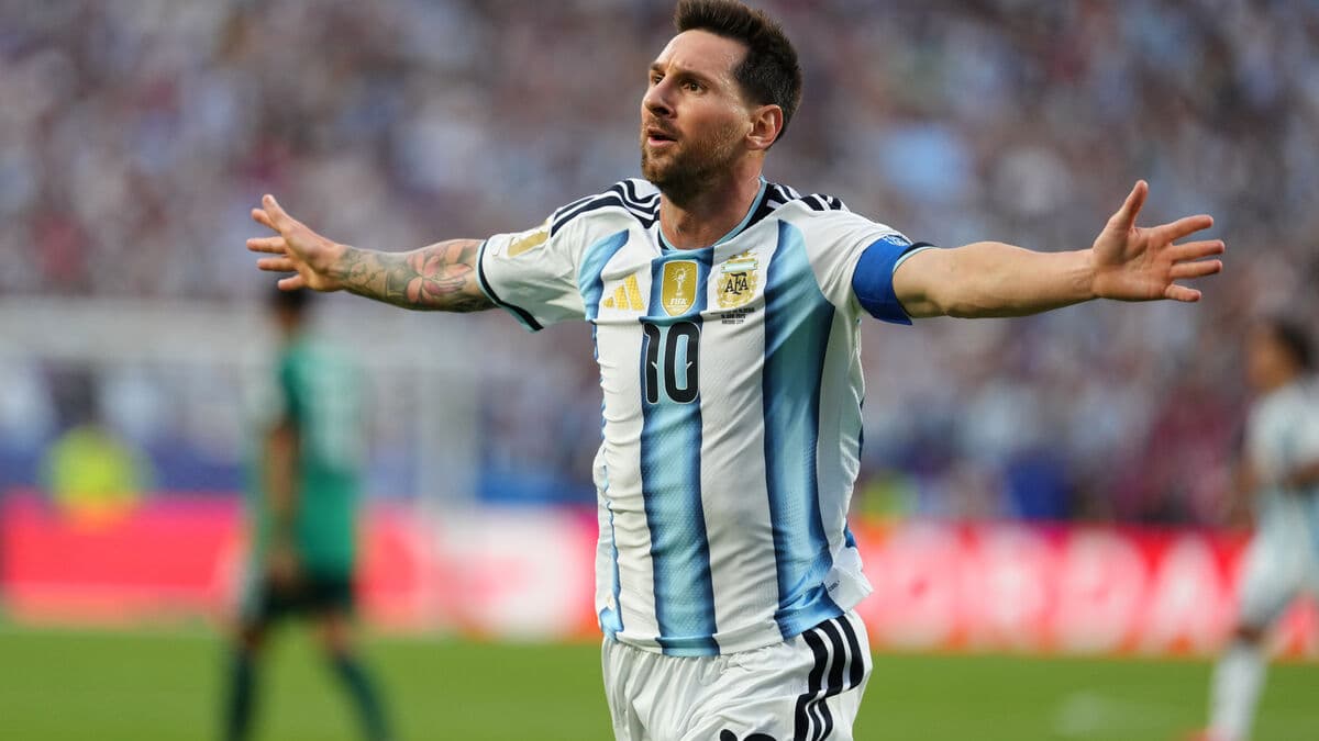 Algeria files complaint with FIFA after Messi's tackle