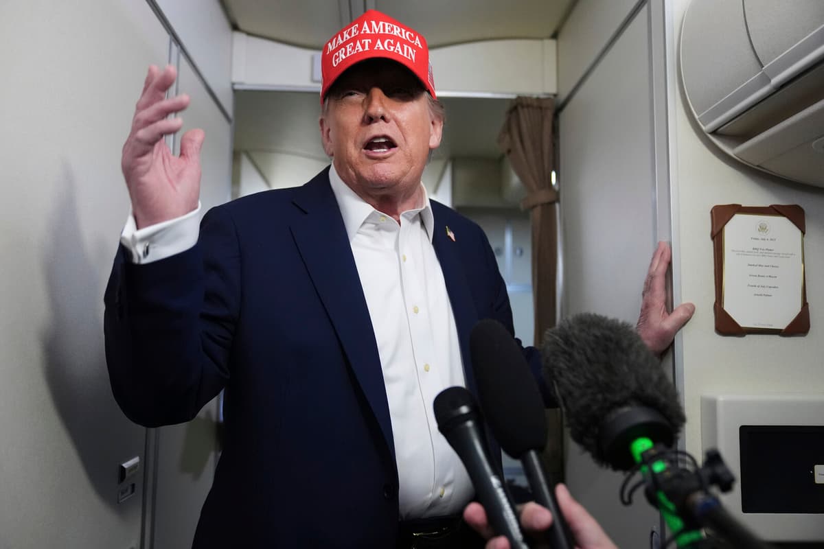 Trump Signs Twelve Tariff Notices Ahead of Deadline