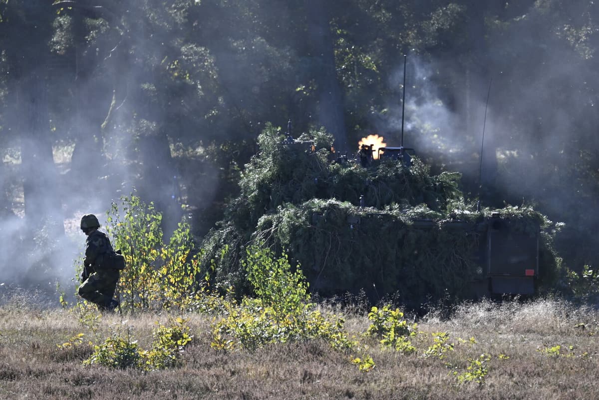 Government Plans 300 Billion Kronor Defense Upgrade by Autumn