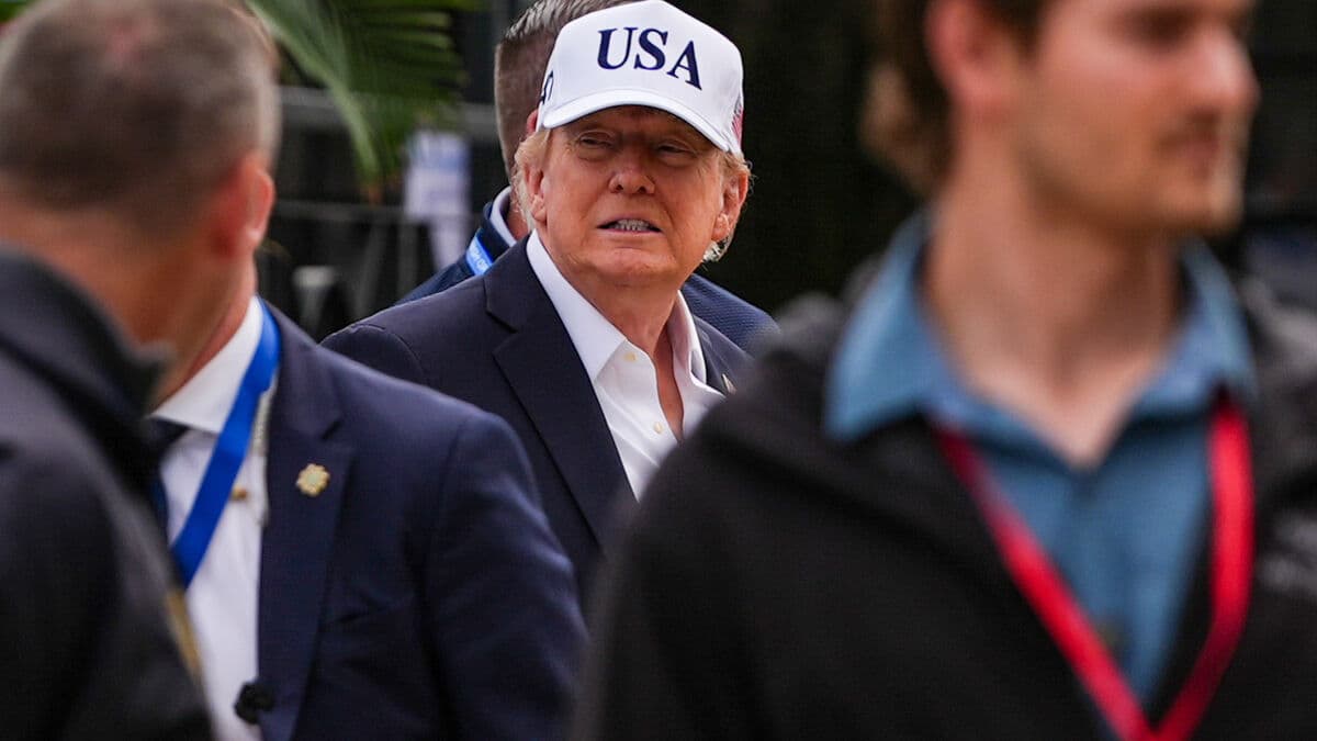 Trump downplays AI concerns, says there are 'negative forces' behind warnings