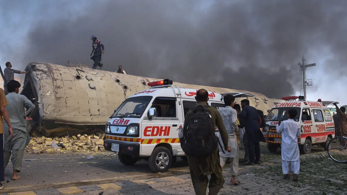 At least 24 dead after train bomb attack in Quetta, Pakistan
