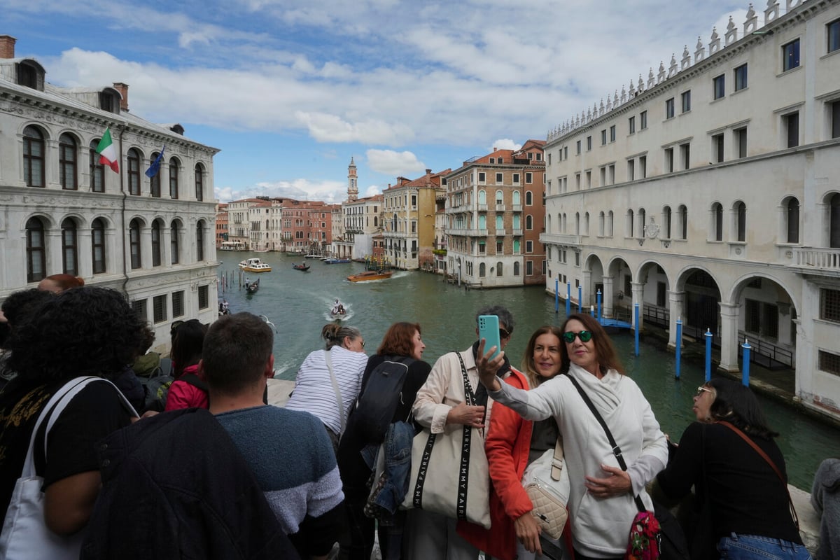 Venice Doubles Tourist Day-Trip Fee for Non-Overnight Visitors