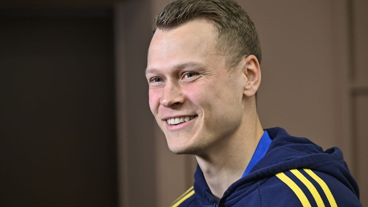 Viktor Claesson Declines National Team to Focus on Club Football