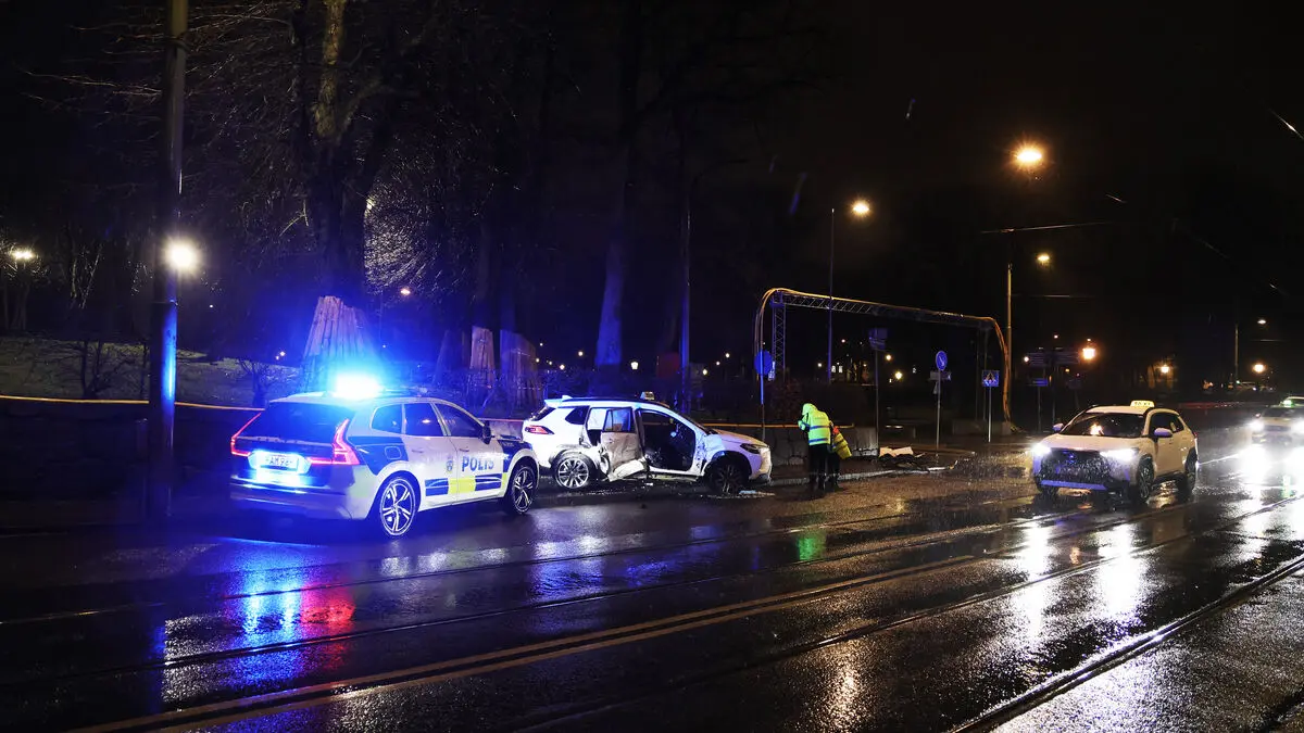 Tram and taxi collide in central Gothenburg, three taken to hospital
