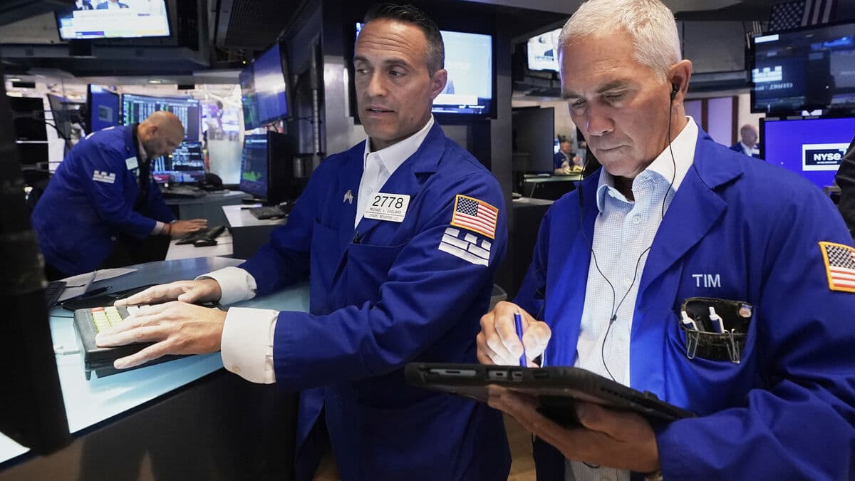 Trump's Trade Threats Impact Wall Street as Netflix Shares Plummet