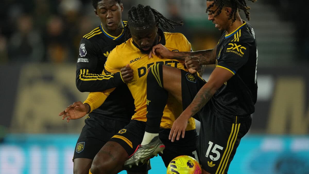 Police investigate racist abuse against Premier League players