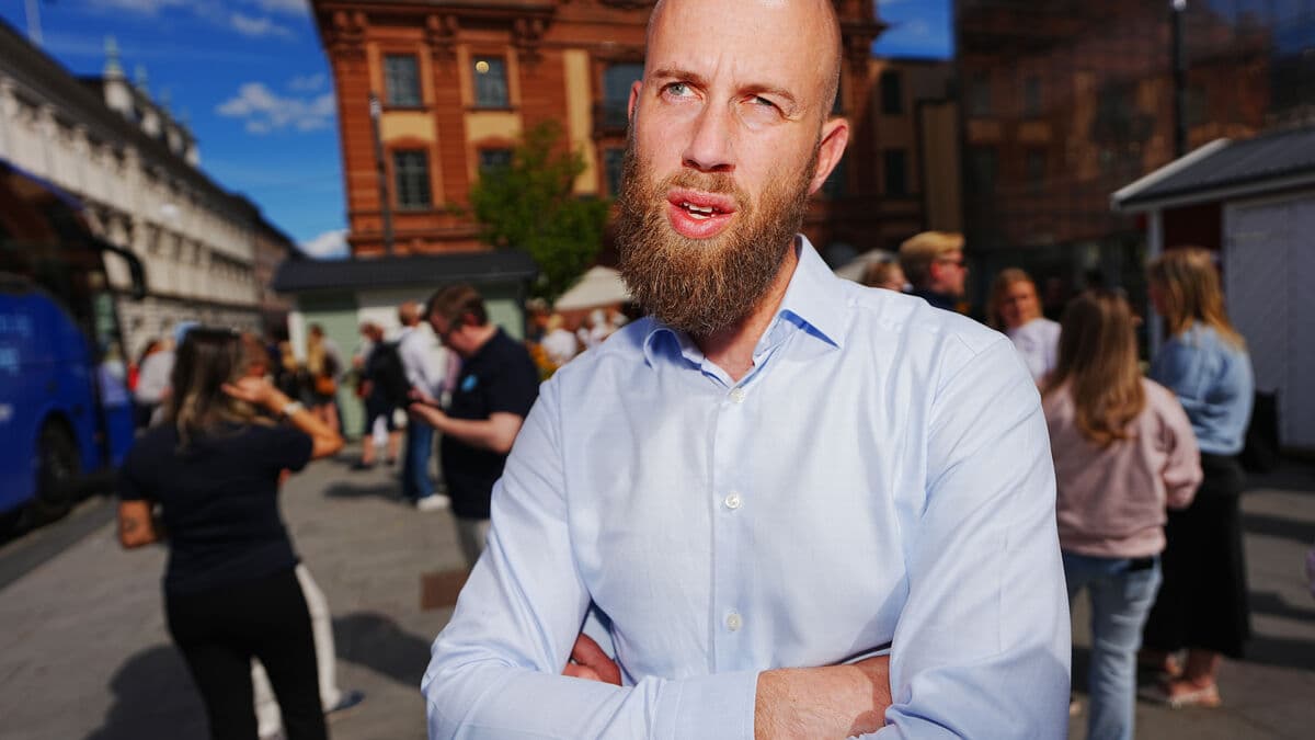 Minister posts raw SVT interview, drawing criticism as dangerous
