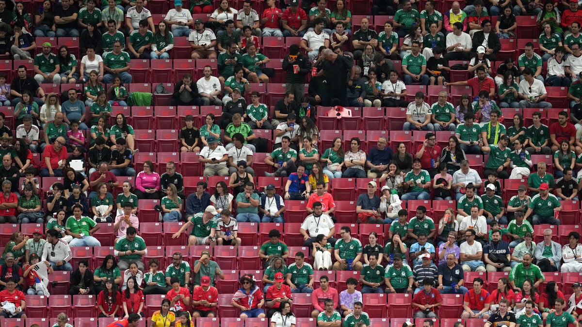 FIFA's defense: That's why there were so few in the audience