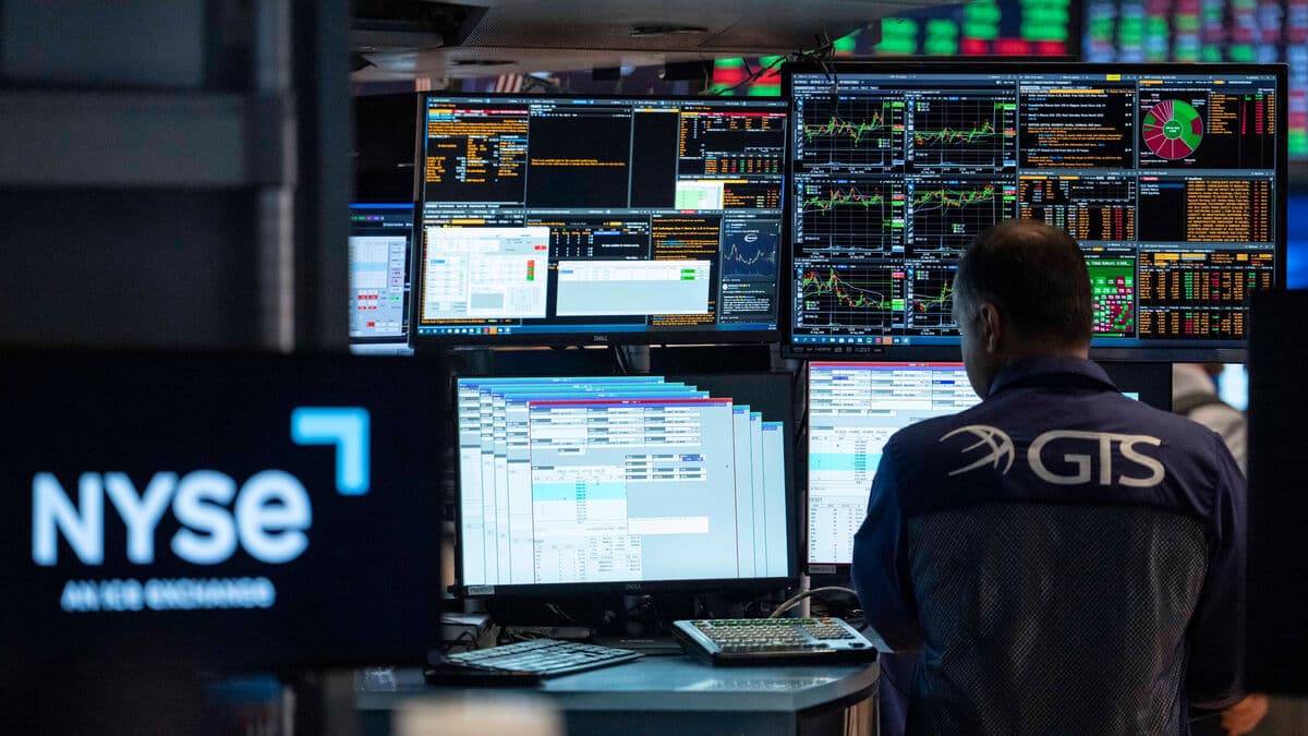 Wall Street falls as US-Iran tensions push oil higher