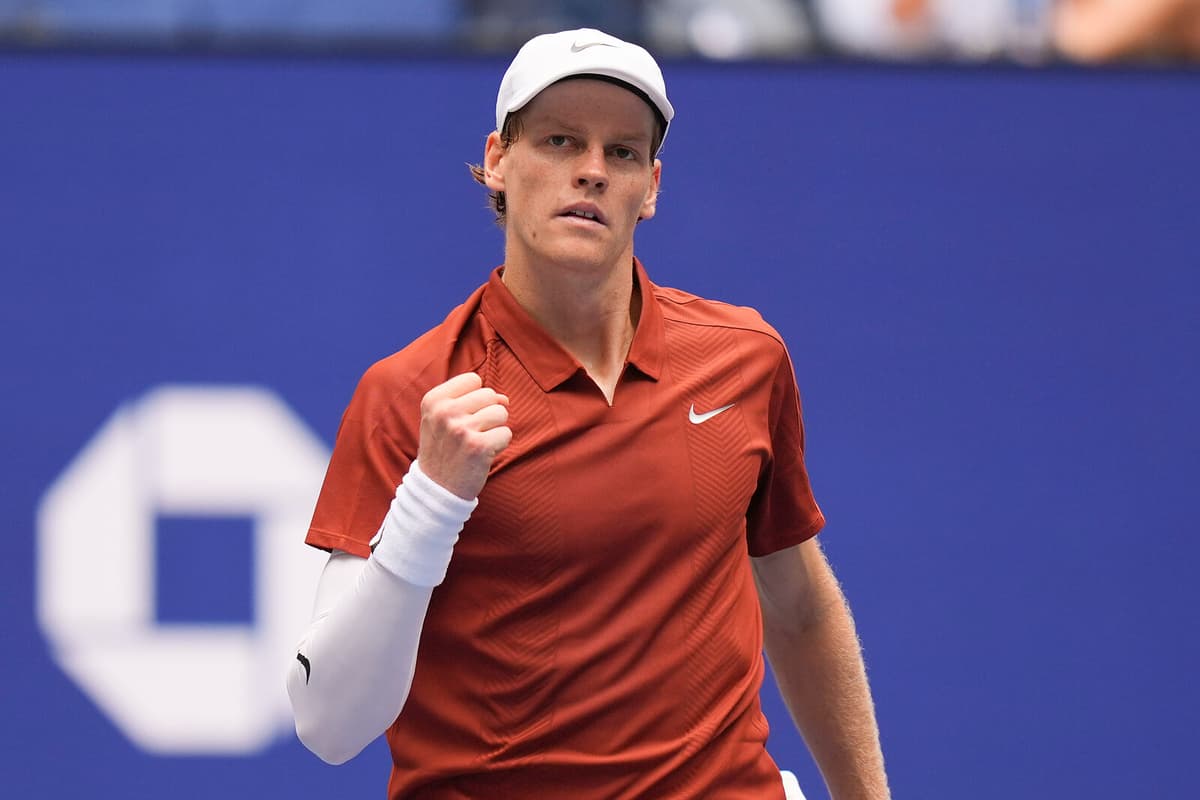 Jannik Sinner Advances to US Open Round of 16 After Tough Start