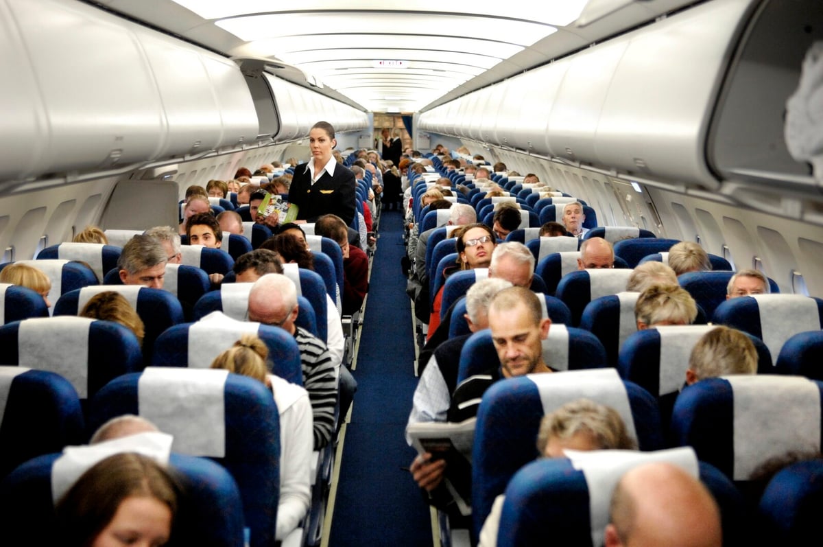 Turkey Imposes Fines for Passengers Standing Before Plane Stops