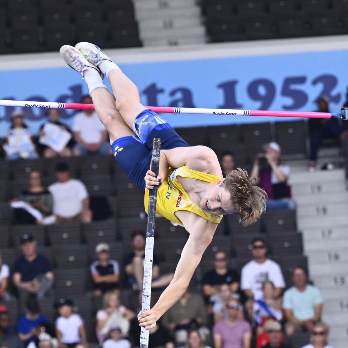 Axel Rogö Wins European U20 Pole Vault Gold Inspired by Duplantis
