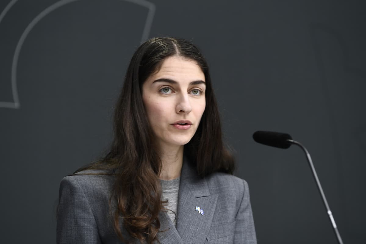 Pourmokhtari Urges Calm Amid Growing Support for Liberal Party Leadership