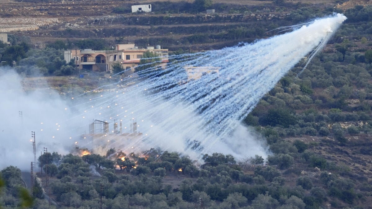Experts: Israel fires white phosphorus near civilians in Lebanon