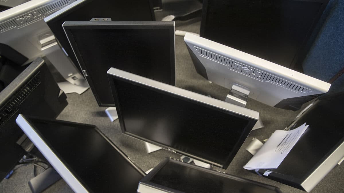 Former Bank Employee Charged for Selling Stolen Computers on Tradera