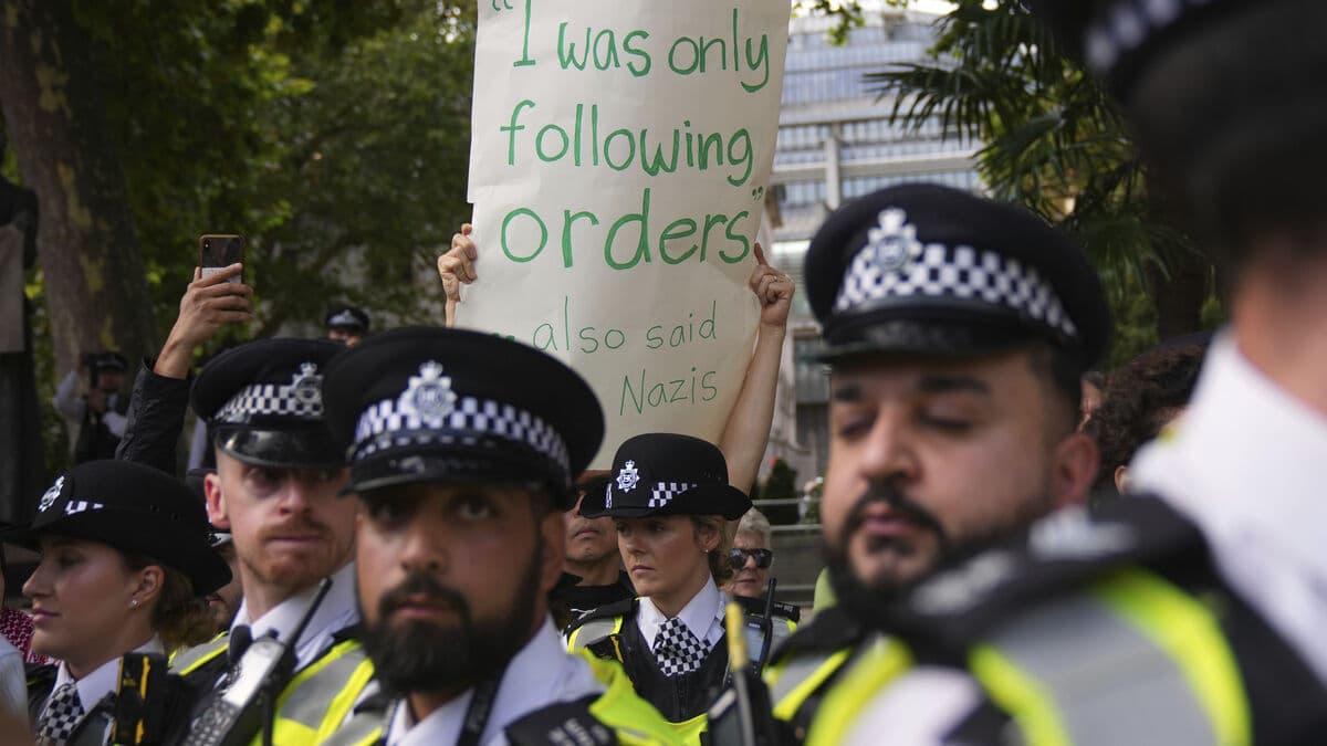 UK Government Proposes Expanded Police Powers for Protest Control