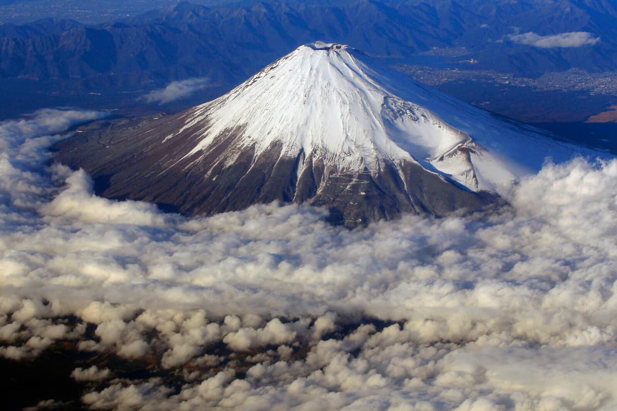 Student Rescued Twice from Mount Fuji in a Week After Phone Retrieval Attempt