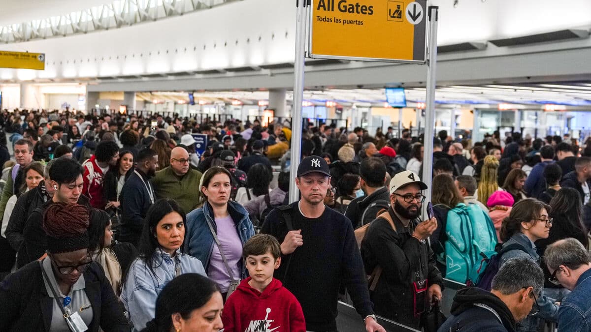 USA: Green card applicants must apply from home countries