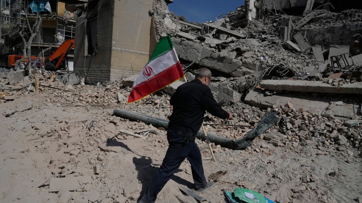Israel: Large-scale attack on military headquarters in Tehran
