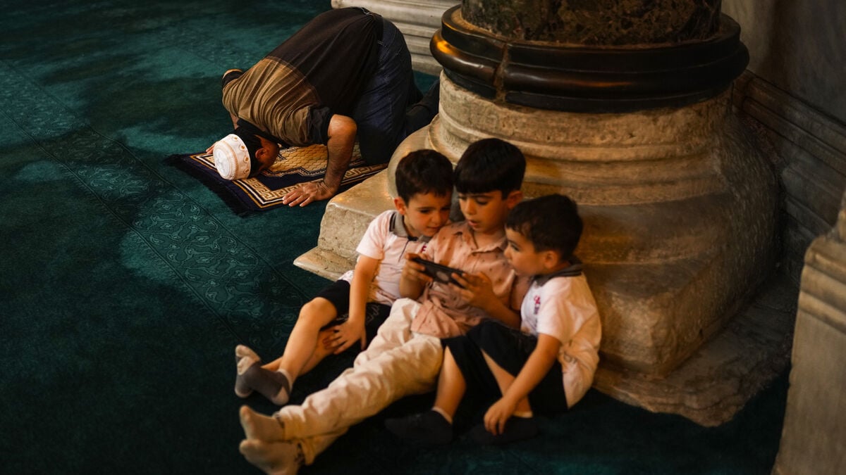 Turkey restricts social media access for children under 15