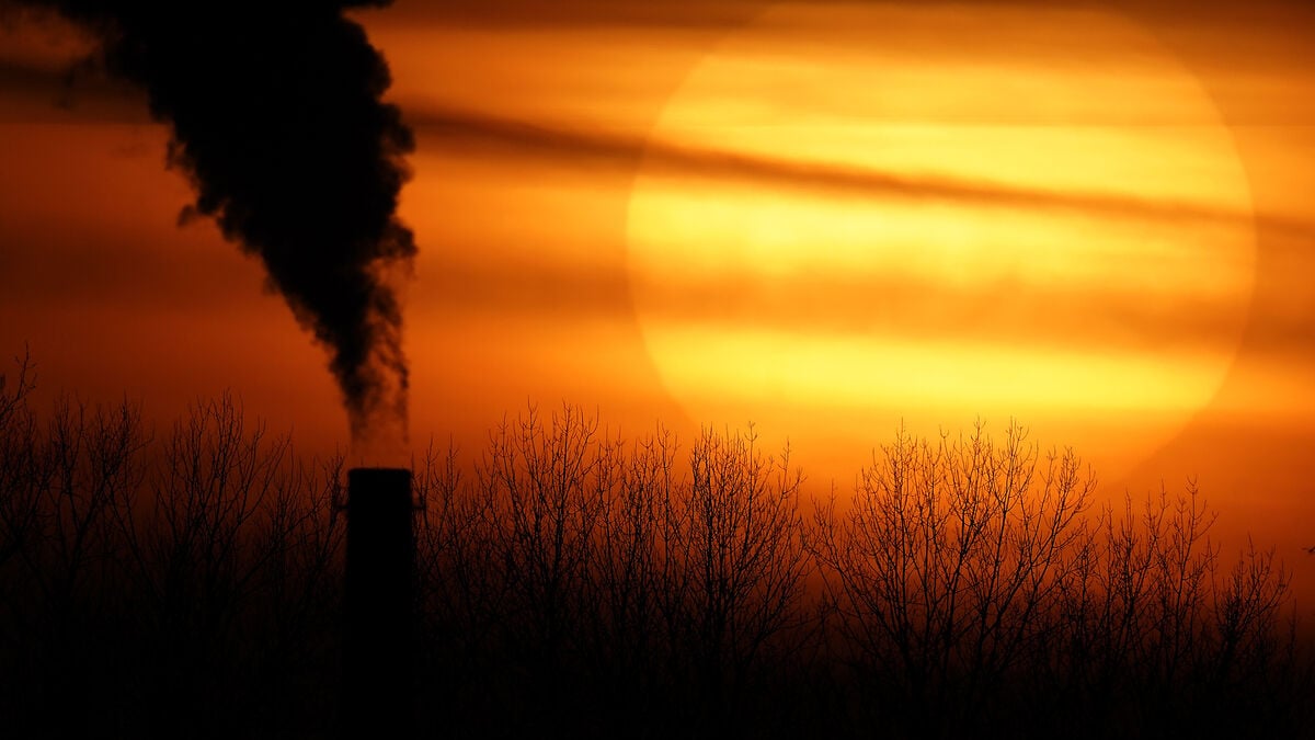 Trump scraps legal basis for federal climate action