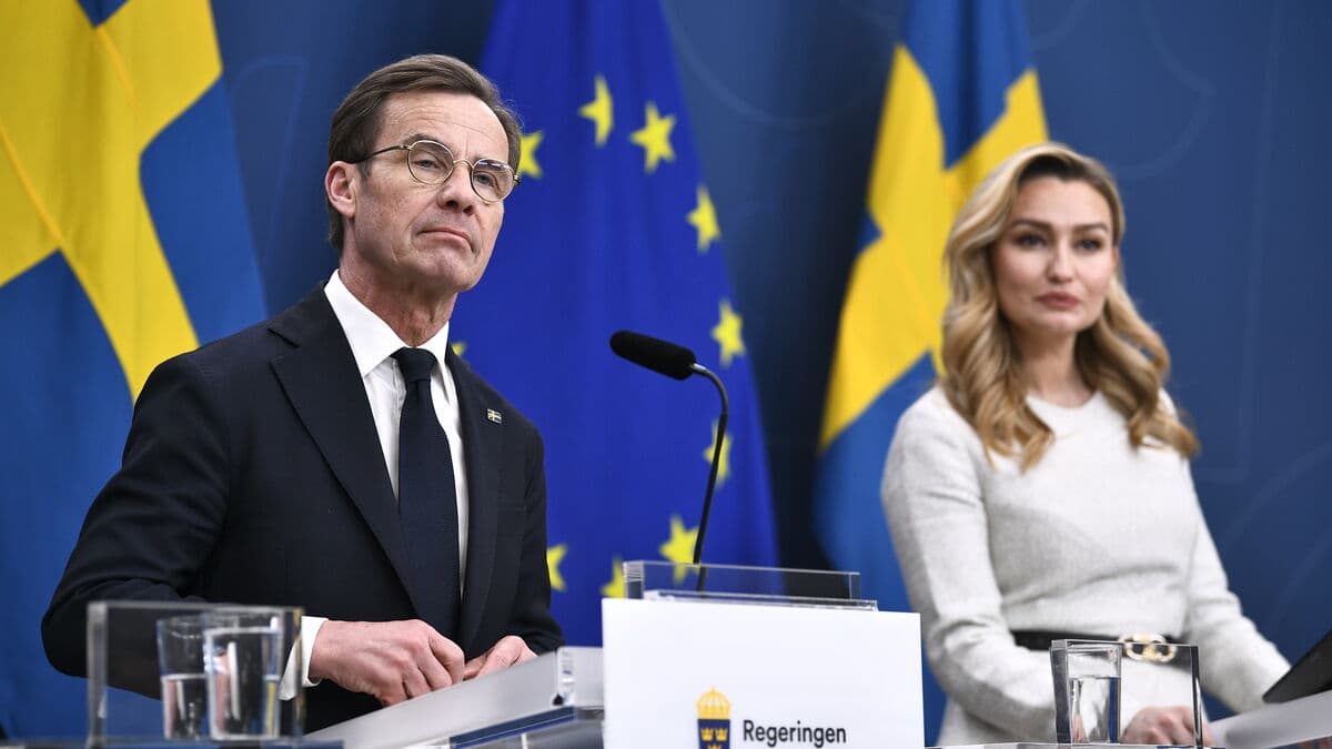 Experts: The government is diminishing international law