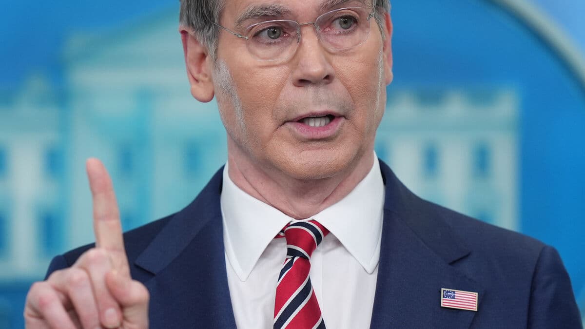 US tightens economic pressure on Iran, seeks to partially freeze Revolutionary Guard assets