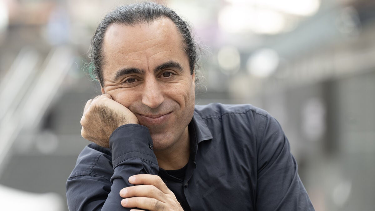 Özz Nûjen announces 2027 tour with new comedy show Fullt Özz!