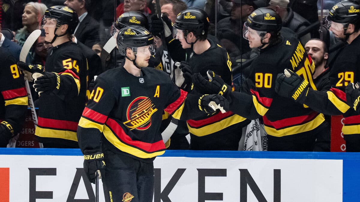 Two goals by Elias Pettersson end 20-game goal drought