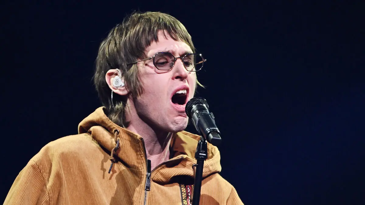 Thomas Stenström performs Sweden's official World Cup song