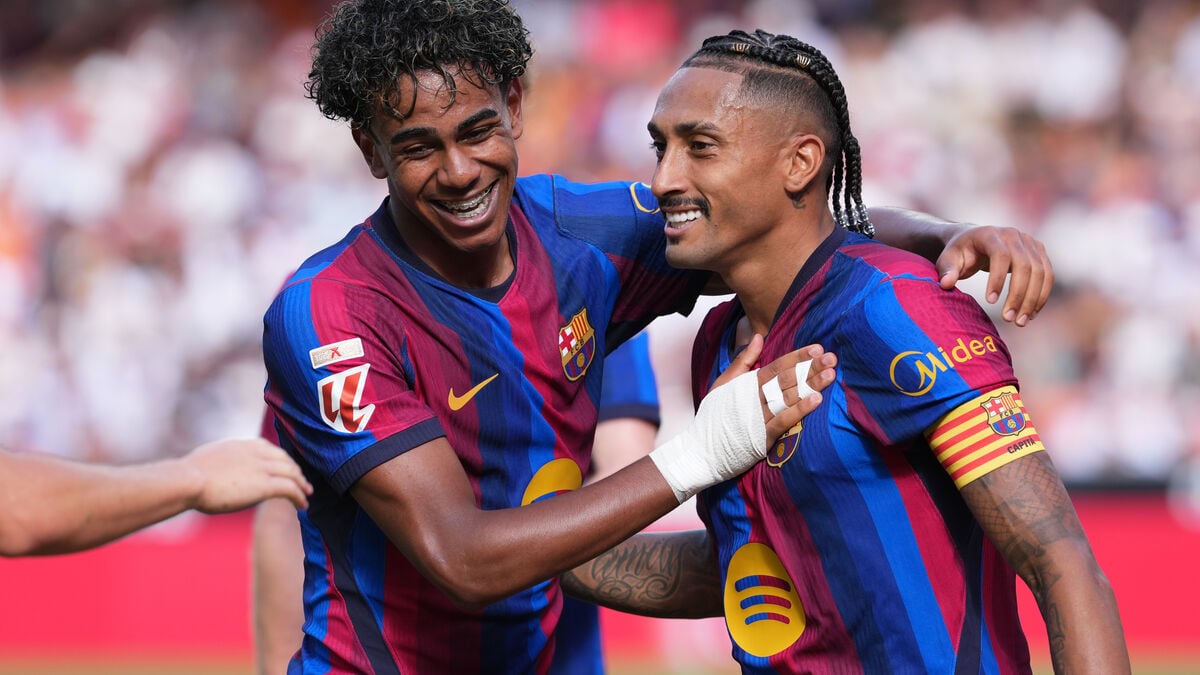 Barcelona make it four straight with 5-0 win at Valencia