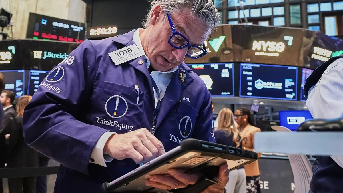 Wall Street rebounds after Black Friday as AI stocks rise and oil falls