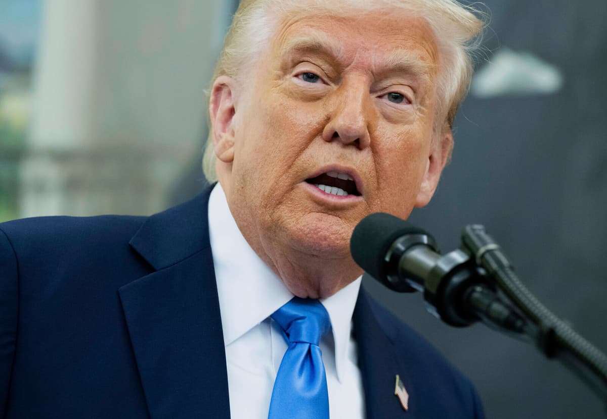 Trump Frustrated with Putin Over Ukraine, Threatens New Tariffs