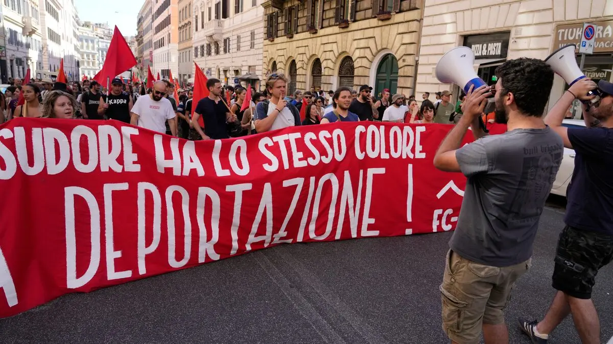 Radical migration proposal sparks pro and counter-demonstrations in Rome