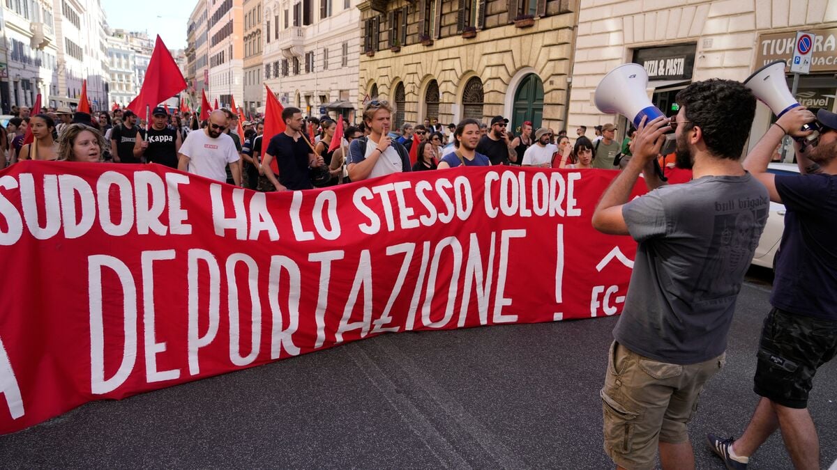Radical migration proposal sparks pro and counter-demonstrations in Rome