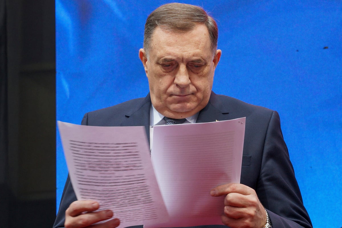 Bosnia Seeks Interpol Help to Arrest Bosnian Serb Leader Dodik