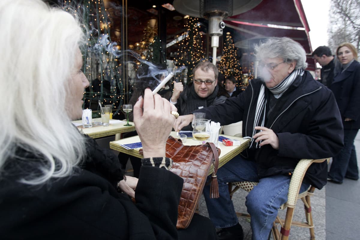 France Implements Nationwide Smoking Ban in Public Places