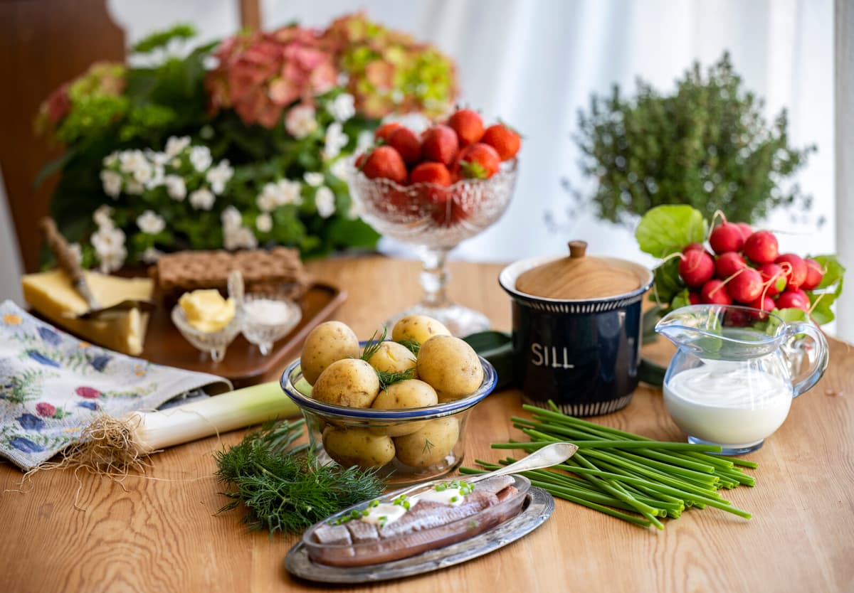 Salmon and Eggs Are Cheaper for Midsummer This Year