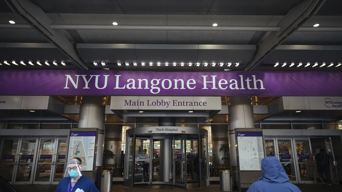 Successful lung transplant from HIV-positive donor