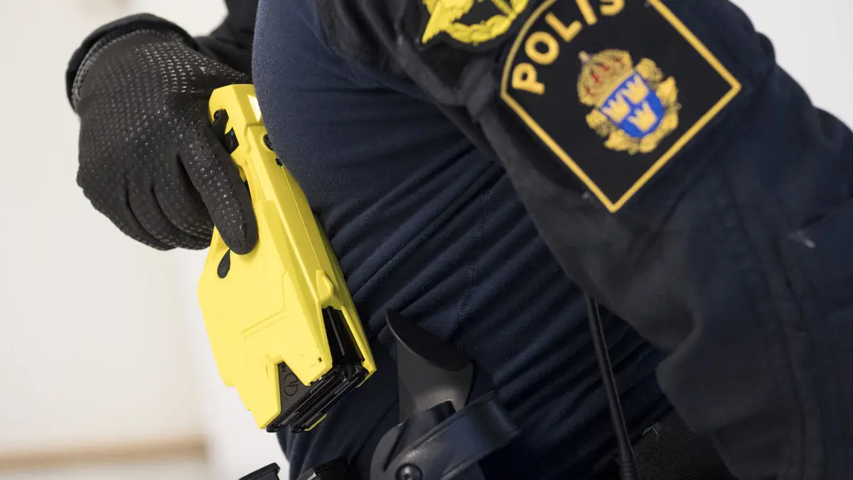 Policeman shot boy with stun gun – sentenced