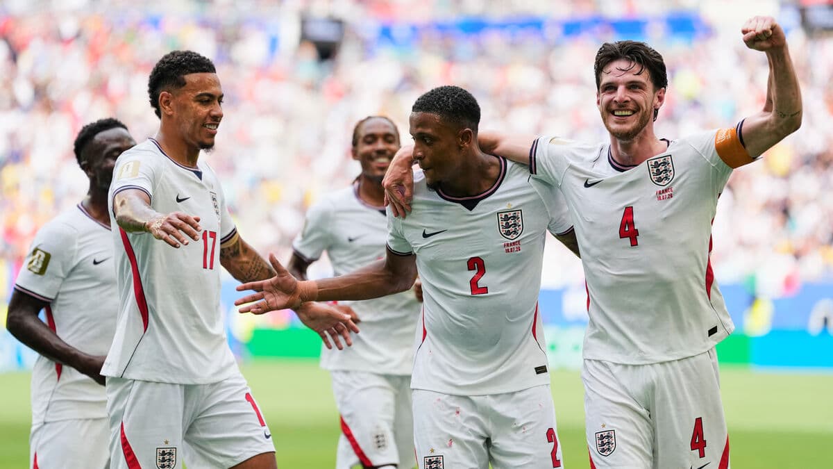 England surge toward World Cup