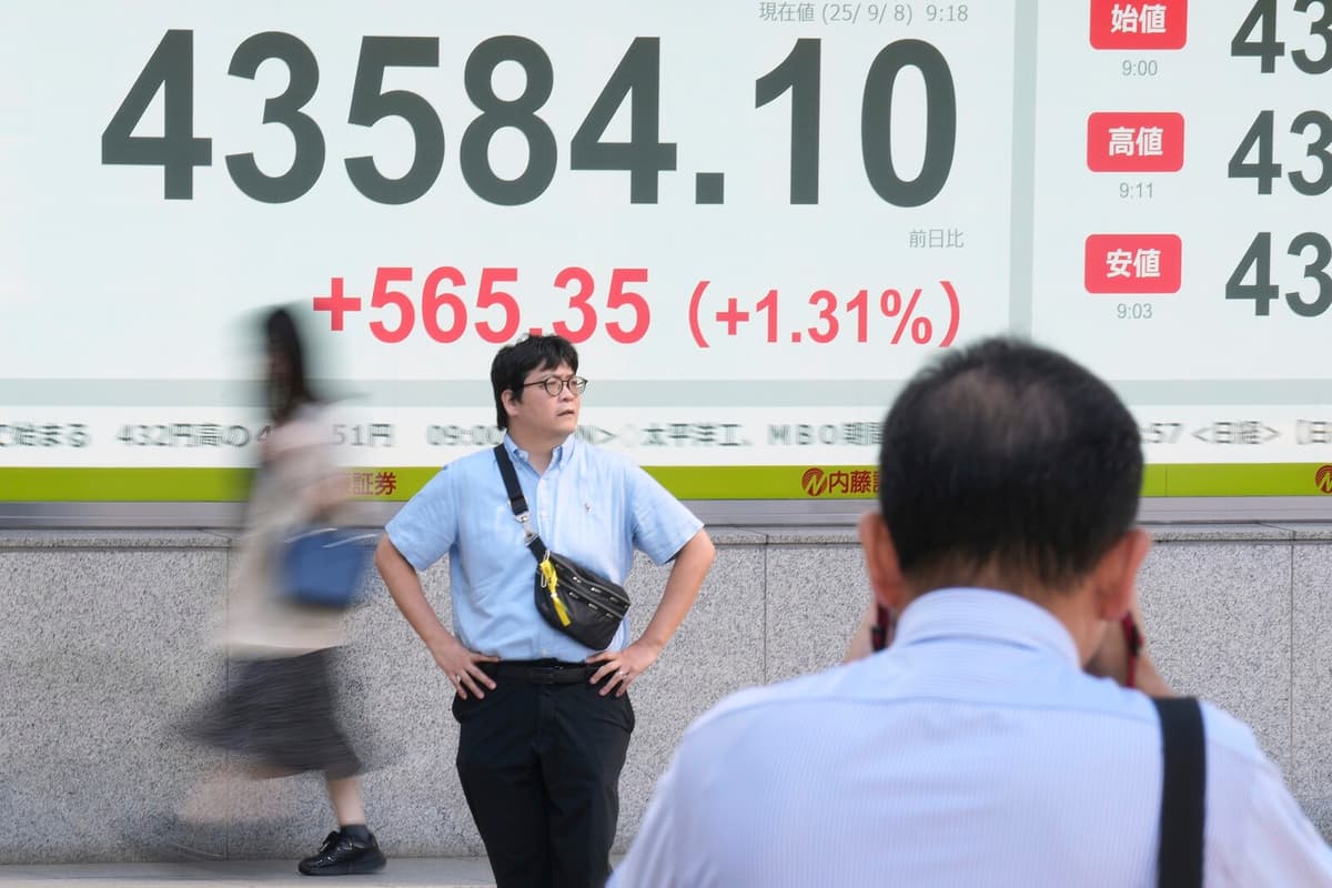 Tokyo Stock Exchange Opens Week with Gains in Nikkei and Topix