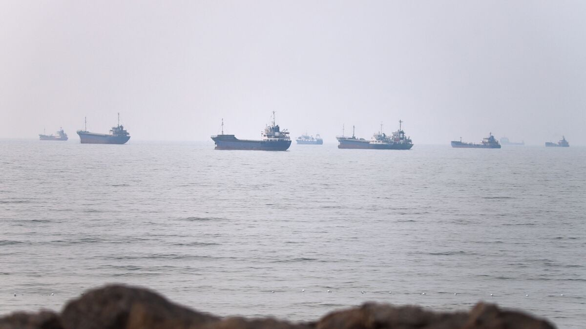 Iran fires missiles and drones after new US strikes on Gulf targets